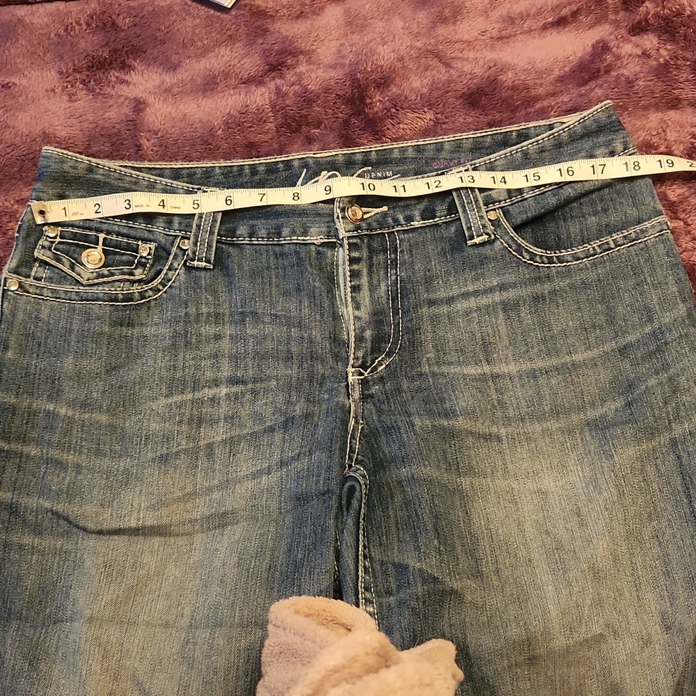 INC Curvy fit shorts - Picture 3 of 4